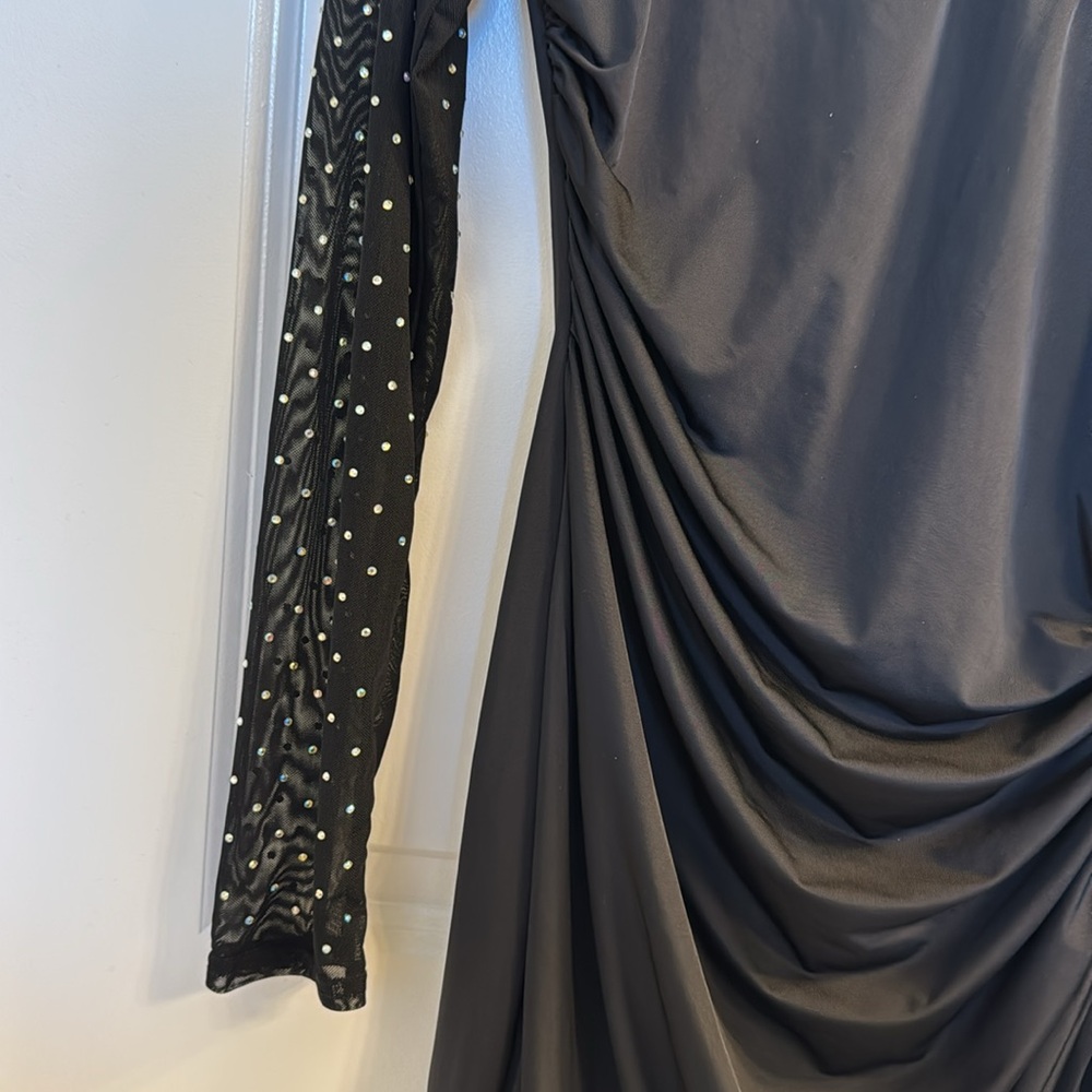 Dress - Picture 4 of 10